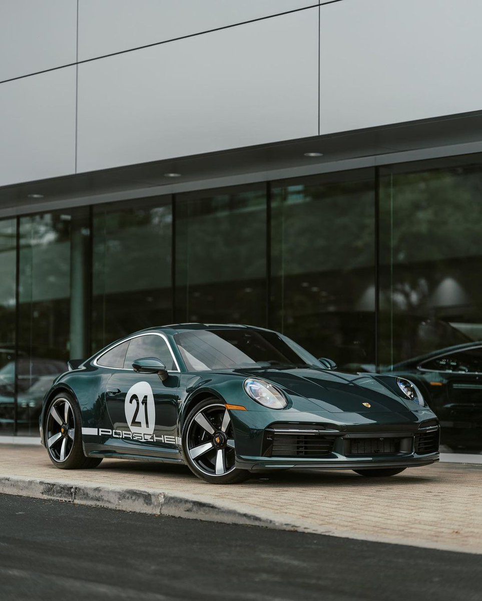 duPontREGISTRY's tweet photo. This is the PERFECT 992 Sport Classic... Finished in Paint to Sample Porsche Racing Green 😍 https://t.co/EJhmYMvdFJ