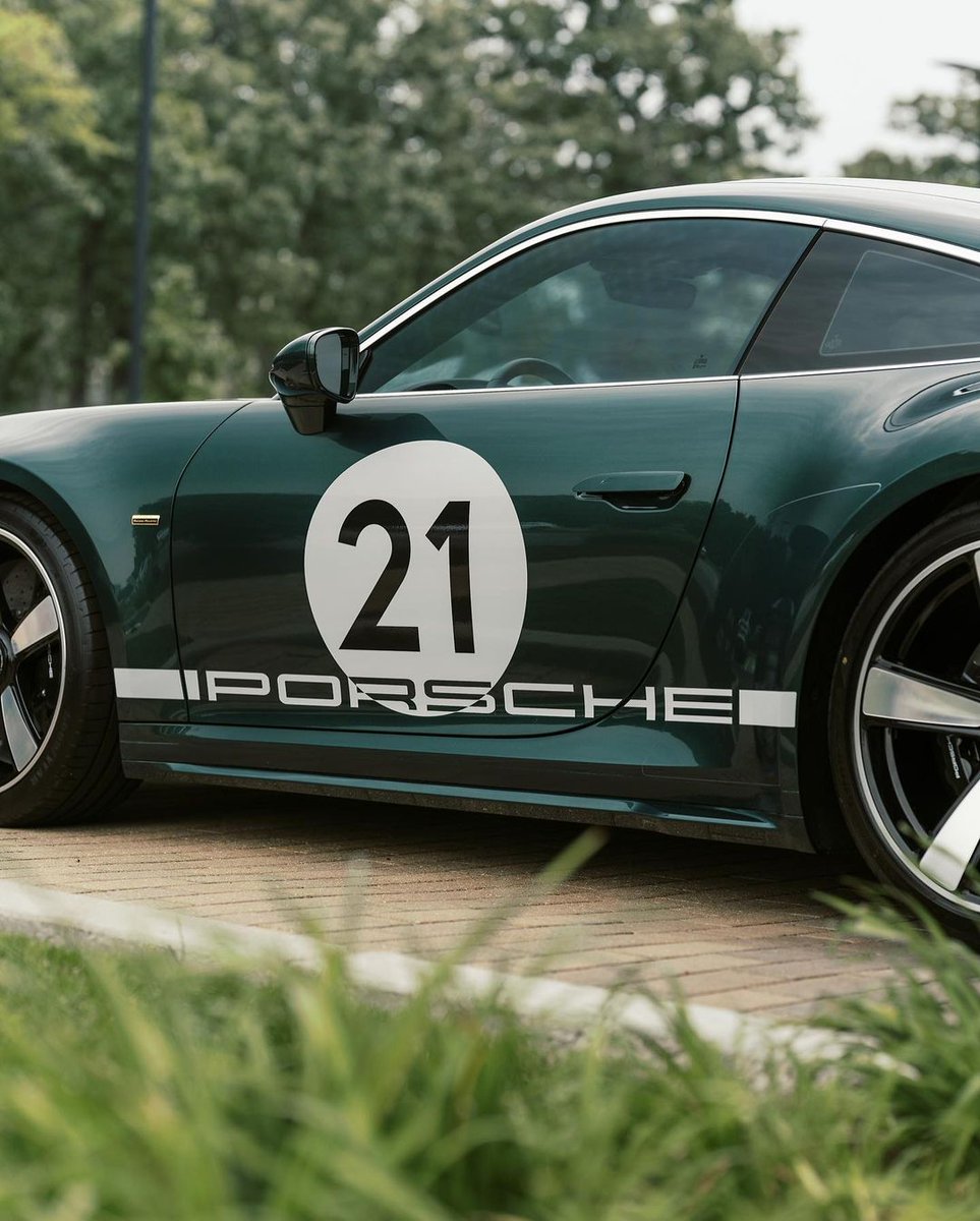 duPontREGISTRY's tweet photo. This is the PERFECT 992 Sport Classic... Finished in Paint to Sample Porsche Racing Green 😍 https://t.co/EJhmYMvdFJ