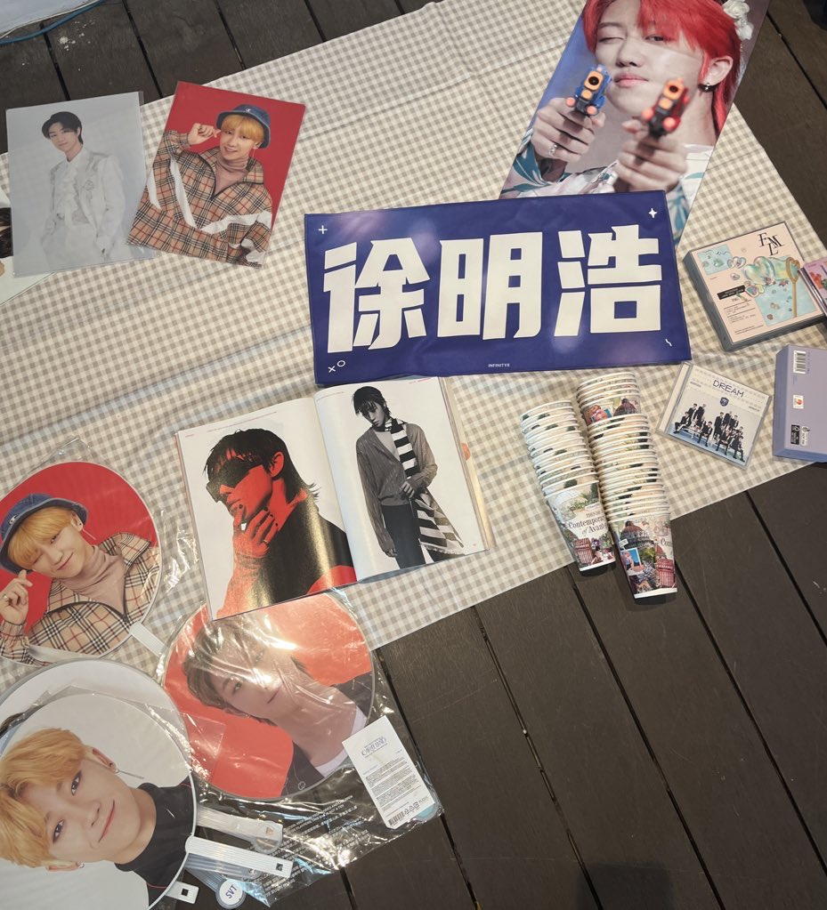 lunaticpolka's tweet photo. Celebrating the birhday (in advance) of this precious human being with @rachaerinjiyong yesterday 💚🩷🩵🐸

Thank you for the lovely event and all the pretty things @The8DayProd !!! 🥰 so happy got so many journaling stuffs also ✨✨✨

#THE8Day2023 #TheEightTale https://t.co/iPynsYR8cE