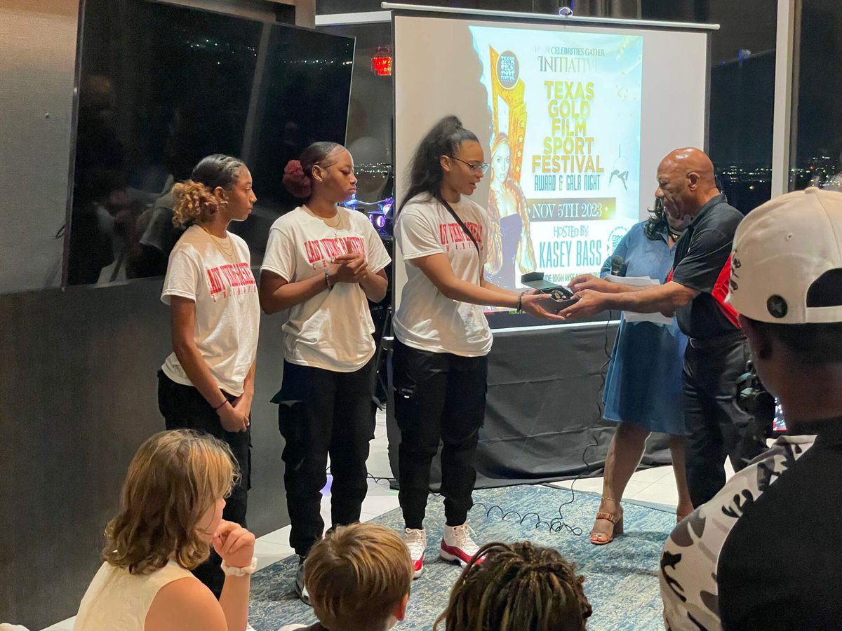 Nevaeh_k06's tweet photo. Had an amazing opportunity to meet THE @LightningNed , founder of WBA, after receiving an award with my fellow teammate @nevaeh_white12 and @lanayamia__  from the Women’s Basketball Association. Thank you coach @ChristinaJamer4 for allowing this to happen. 🏀🏆 https://t.co/M5O4oQFjE3