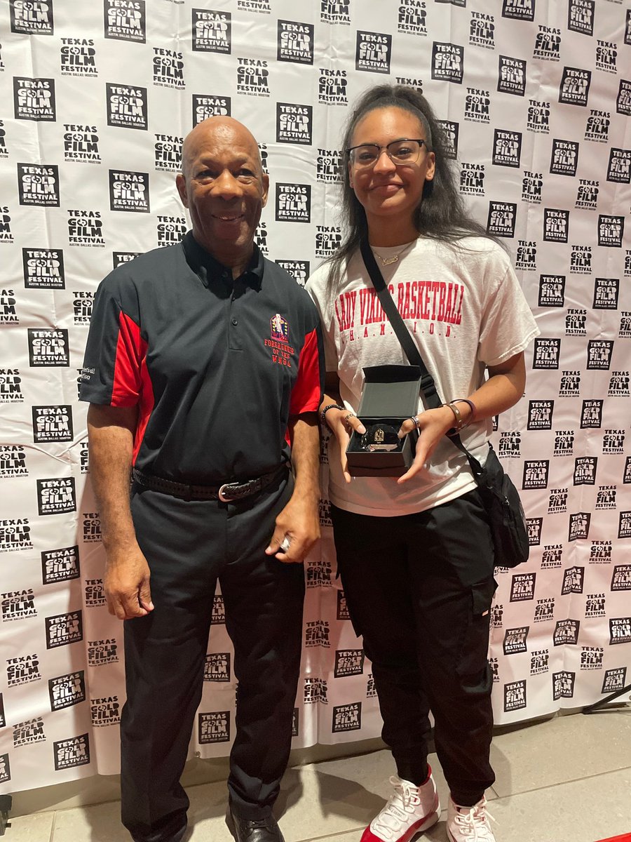 Nevaeh_k06's tweet photo. Had an amazing opportunity to meet THE @LightningNed , founder of WBA, after receiving an award with my fellow teammate @nevaeh_white12 and @lanayamia__  from the Women’s Basketball Association. Thank you coach @ChristinaJamer4 for allowing this to happen. 🏀🏆 https://t.co/M5O4oQFjE3