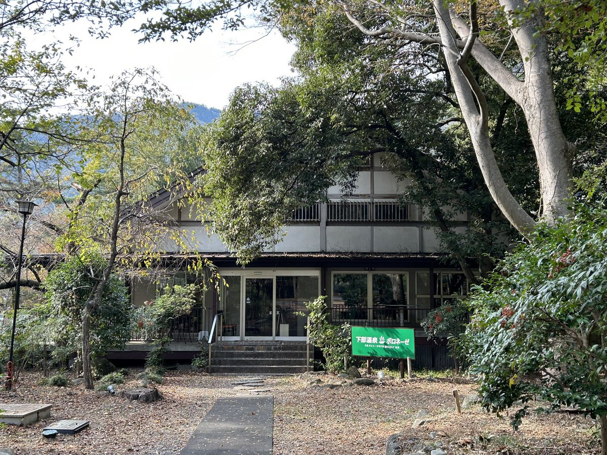 yossykitchen's tweet photo. 下部温泉ボロネーゼ@身延町

富士山チーズ ボロネーゼ
Mサイズ
きまぐれサラダ

下部ホテル内。
削られたチーズが山のように盛られています。ボロネーゼは牛肉が結構入っており、お得感があります。
ごちそうさまでした。 https://t.co/MFL4JDLOfu