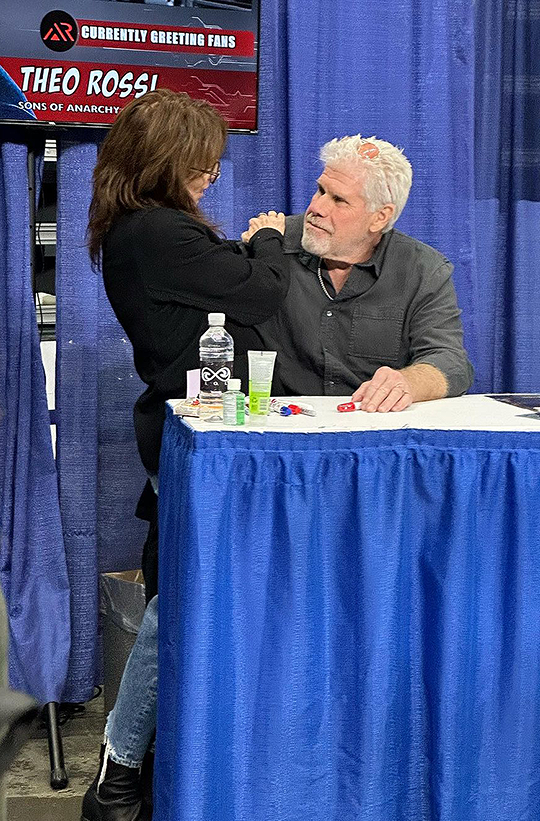 kateythings's tweet photo. Katey Sagal, Ron Perlman, Theo Rossi reunion last weekend omggg (via IG: @/motueriic). https://t.co/RbUZUS6MGp