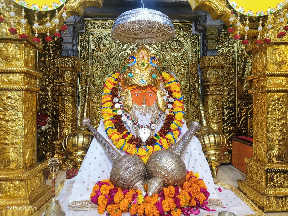 bageshwardham's tweet photo. दिव्य दर्शन श्री बाला जी सरकार श्री बागेश्वर धाम सरकार ग्राम गढ़ा(मध्यप्रदेश) 06-11-2023 #bageshwardham #bageshwardhamsarkar #divyadarshan #balaji #balajisarkar https://t.co/u9dBQtsAL9