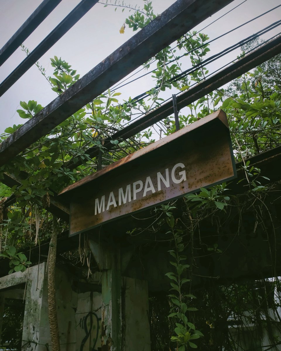 Aeroniccc's tweet photo. Bertandang ke bangunan bekas Stasiun Mampang yang letaknya bukan di Mampang. https://t.co/8cdPqbxmZX
