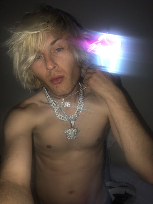 Drippy Van Scro ⏳’s pics and videos