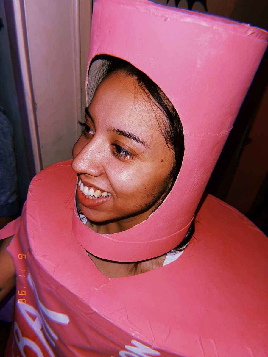 gabisteca2's tweet photo. hoje vim numa festa a fantasia surpresa e quem me tirou me fantasiou de…POD https://t.co/umNQqAR0Ql
