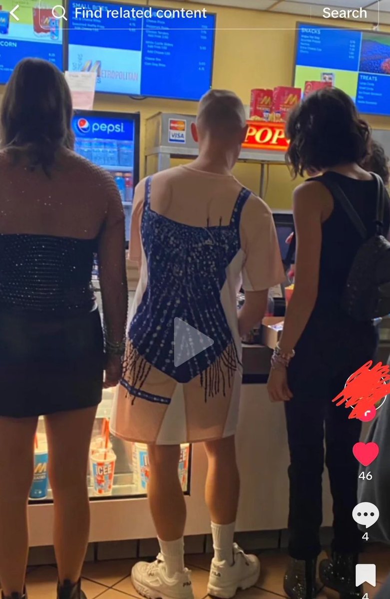 colleenfiles's tweet photo. colleen ballinger(?) at an eras tour screening https://t.co/u0PguOKapU