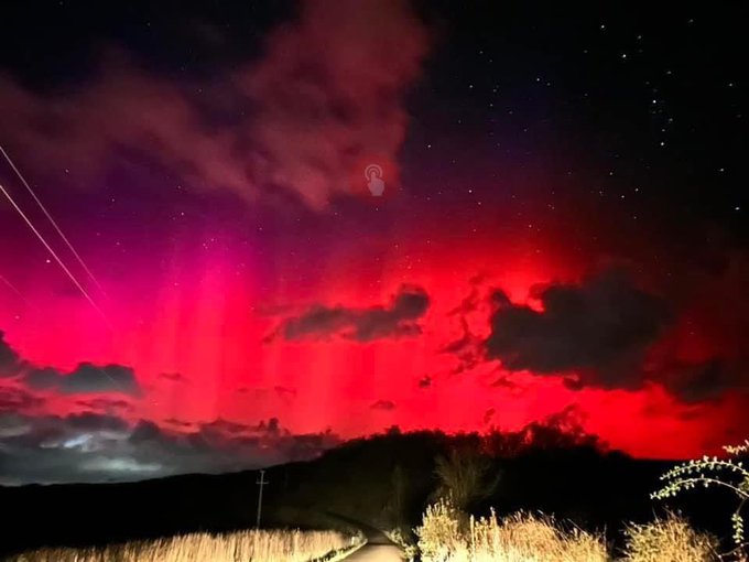 astronomystery's tweet photo. Van, Samsun, İstanbul 'da aurora borealis (kuzey ışıkları) g��rüldü. Gözleyebilenler çok şanslı. 

Auroralar ile ilgili yazıma profil sayfamdan ulaşabilirsiniz. https://t.co/msvbcULJFG