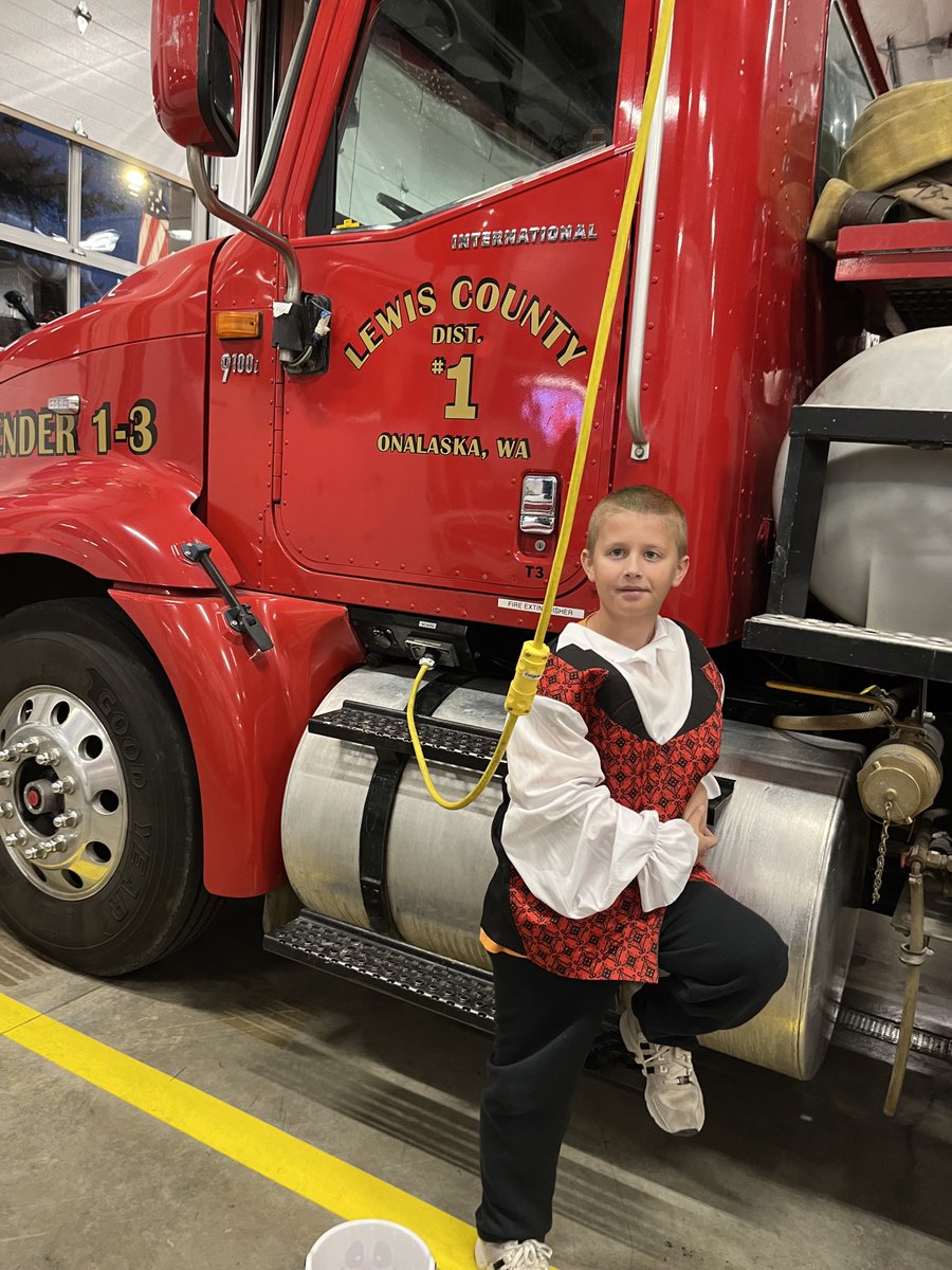 aprilwerling's tweet photo. #halloween2023 in the books🎃👻🕷️🕸️ At a party and trunk or treat event and on Halloween night. https://t.co/6NH9gt4hiN