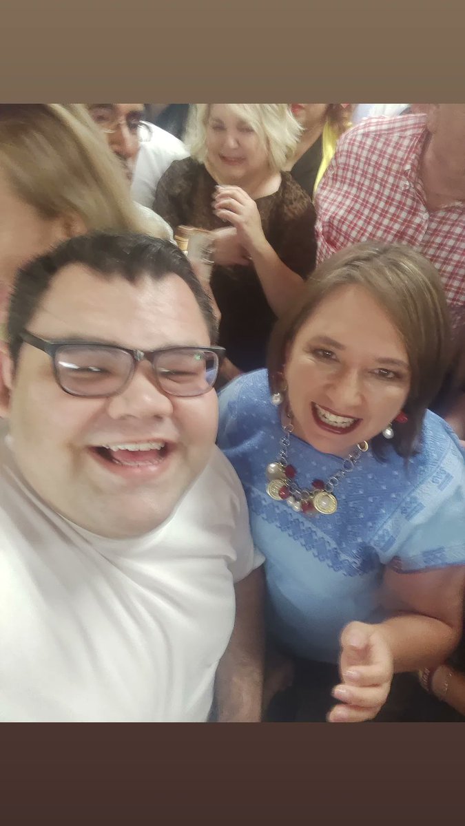 oscarsanteliz's tweet photo. Con la Senadora @XochitlGalvez. Bienvenida a Sonora. Los Jóvenes estamos dispuestos para hacer grande a Sonora. #Borrosa https://t.co/m72o6QL7qT