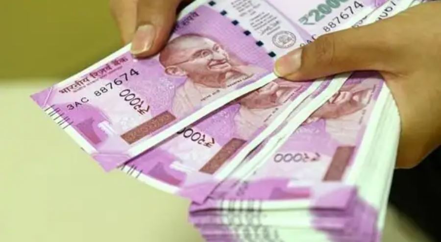News18Odia's tweet photo. #RBI_ସମ୍ମୁଖରେ_ଲମ୍ବା_ଲାଇନ
ଭୁବନେଶ୍ବର RBI ସମ୍ମୁଖରେ ଆଜି ବି ଲମ୍ବା ଲାଇନ
୨ ହଜାର ନୋଟ୍ ବଦଳ ପାଇଁ ଲୋକଙ୍କ ଲମ୍ବା ଲାଇନ
ବାରିପଦା, ବାଲେଶ୍ବର, ବୌଦ୍ଧରୁ ଆସିଛନ୍ତି ଲୋକେ
ବଲାଙ୍ଗିର, ମାଲକାନଗିରି ଜିଲ୍ଲାରୁ ମଧ୍ୟ ଲୋକେ ଆସି ଲାଇନ ଲଗାଇଛନ୍ତି
#RBI #Bhubaneswar #NoteExchange https://t.co/PZJc3xPBW1