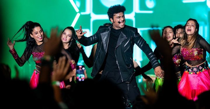 Rockstar @ThisIsDSP created #musical fireworks at #Bollywood #musicproject urbanasian.com/featured/2023/…