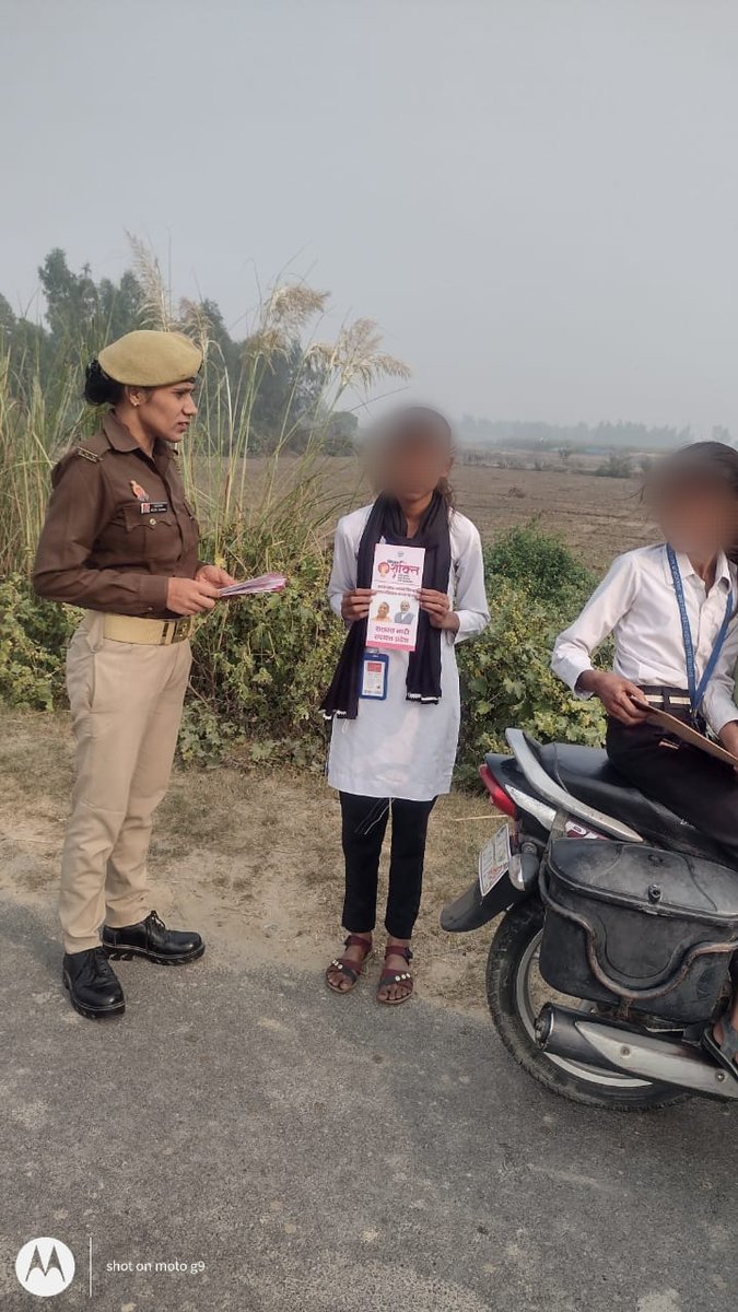 #MissionShakti अभियान के तहत महिला पुलिस टीम पचदेवरा द्वारा क्षेत्र के विभिन्न ग्राम/मौहल्लों/प्राथमिक विद्यालय व अन्य सार्वजनिक स्थानों पर चैकिंग कर महिलाओ/बालिकाओ व छात्राओं को महिला सुरक्षा के संबंध में जागरुक किया गया। #ShePoweredUPP 
#MissionShakti4 
#WomenEmpowerment