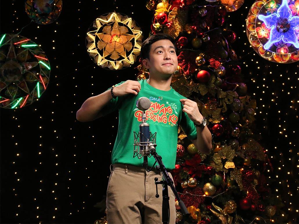 GMASingers's tweet photo. #GMASingers: The Clash Season 5 Grand Champion #JohnRex (@JohnRex_Ofcl) at the GMA Christmas Station ID 2023 Recording/Lyric Video: #FeelingBlessedNgayongPasko 🎄

Facebook: https://t.co/EaQy0y40l6…
YouTube: https://t.co/qGexTV8iUz…

#GMAChristmasStationID2023 https://t.co/nlt7yYIczx