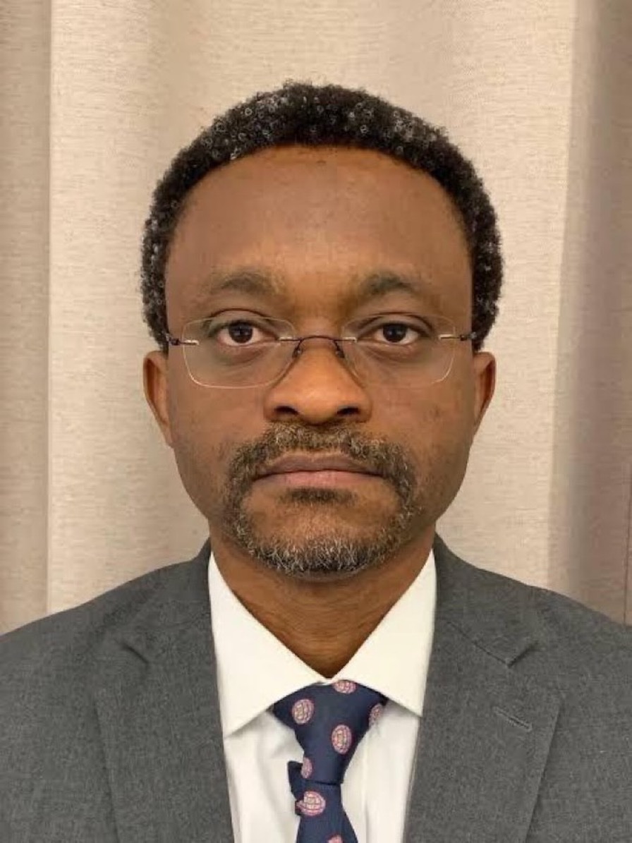 NigeriaStories's tweet photo. Meet Dr Tayo Ojo a Nigerian neurosurgeon. It was him and his team of doctors that operated Akproko doctor and removed a brain tumor and the operation was successful. The operation happened in Nigeria 🇳🇬 

Thanks doctor 🙏🏾 https://t.co/uGQvZ6zv8T