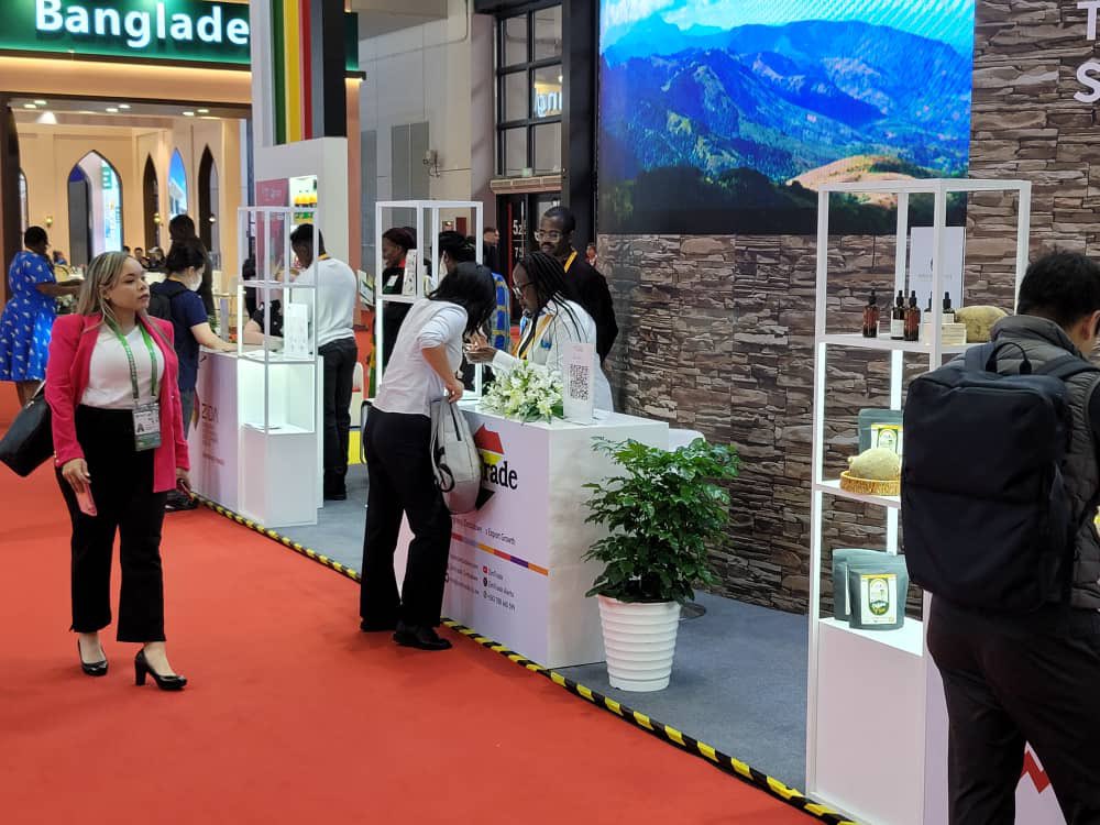 🇿🇼stakeholder and local companies attended the China International Import Expo #CIIE2023. This is one of the biggest import expos in China and will serve as the perfect event for Zimbabwe to market its products and services for trade with China. #EnergisingExports