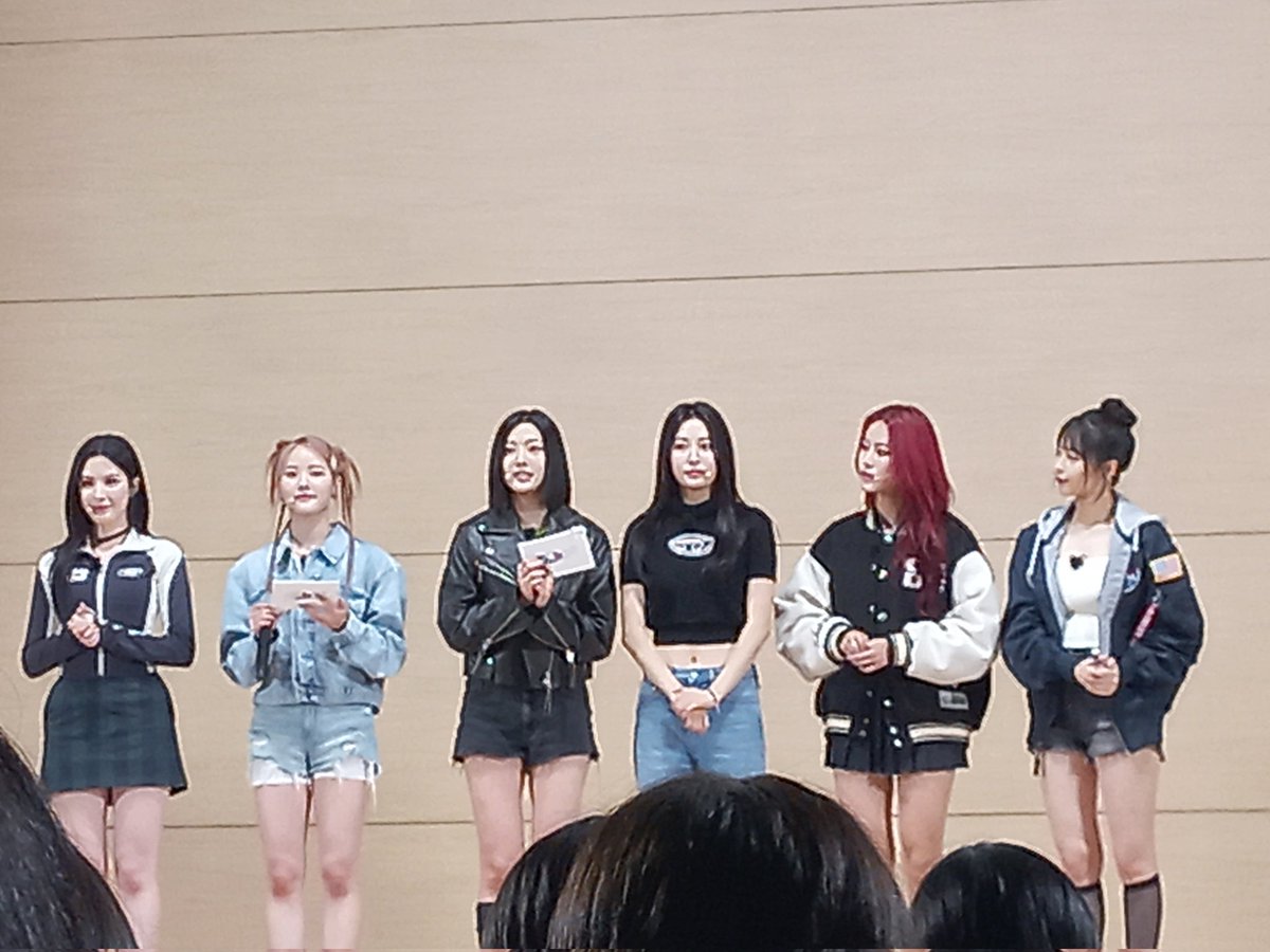 2zl0123's tweet image. 와 진짜 너무 예쁘시고❣ 진짜 너무 깜짝 놀랐어요오! 부석순 너무 추고 싶었는데 ㅜㅠ 너무 아쉬워용ㅇㅋ큐ㅜㅜ 항상 응원하겠습니당ㅇ 진짜 저희 학교까지 와주시고 ㅜㅠ 너무 감사합니당ㅇ 너무 좋은 추억이 된거갔아요오 ㅜㅠ❣❣💋💋 감사합니당 👍❣ #위클리 #런투유_위클리