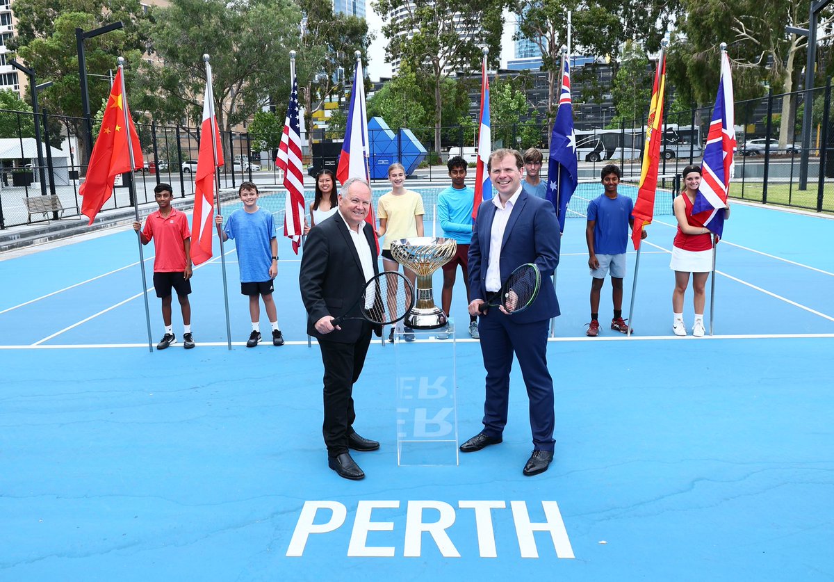 Thanks to <a href="/DavidTempsMLA/">David Templeman</a> and our brilliant ballkids for their support today as we kicked off the #UnitedCup trophy tour in #Perth 🏆 🎾 🇦🇺