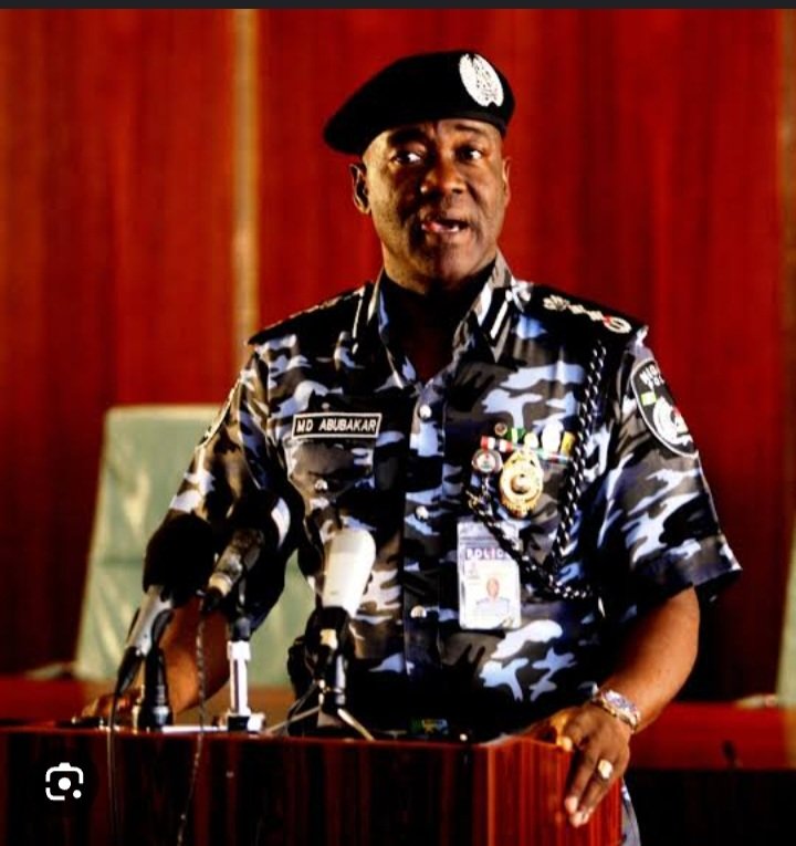 JibrinBoderi's tweet photo. @Sholexx_ @toluogunlesi I think he refers to the this man here https://t.co/tB8yGMmtfK