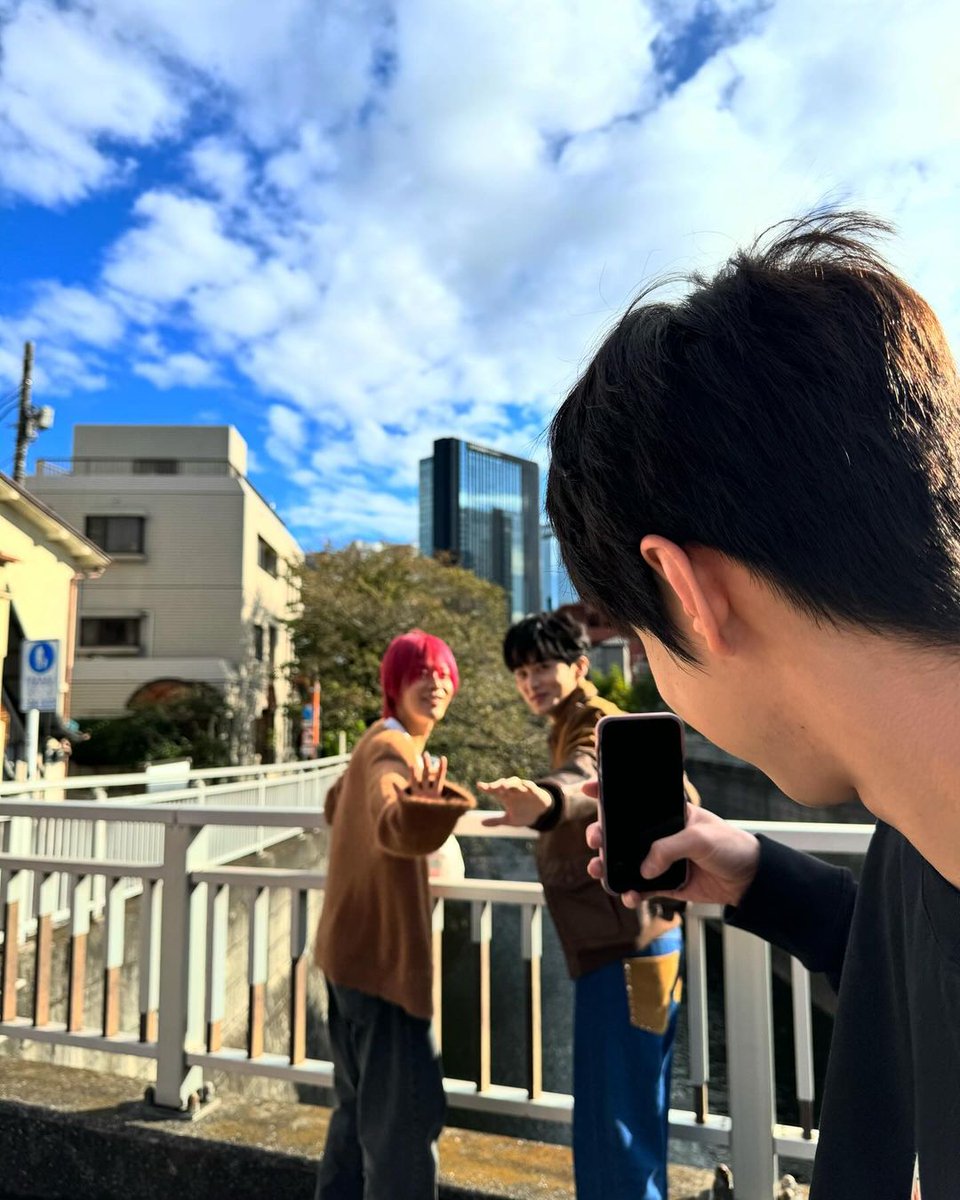 MNHYEONGL's tweet photo. We didn't want to miss even a tiny movement of the clouds and made sure to have them documented in our pictures! What a great day, it was. https://t.co/FnT6zcPATs