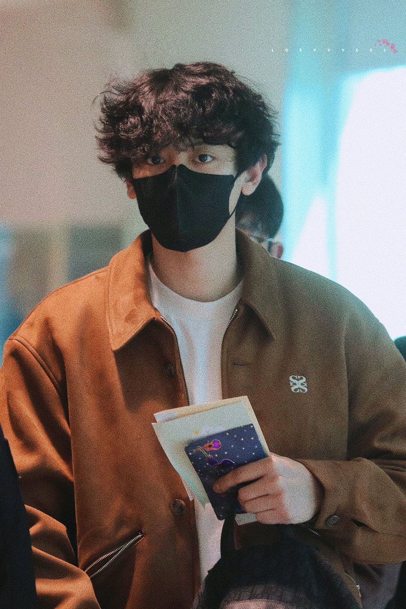 231106 Airport Preview of Chanyeol @ TPE Airport heading back to SK #찬열 #CHANYEOL 📸 credits: @/_LoeyyyeoL_