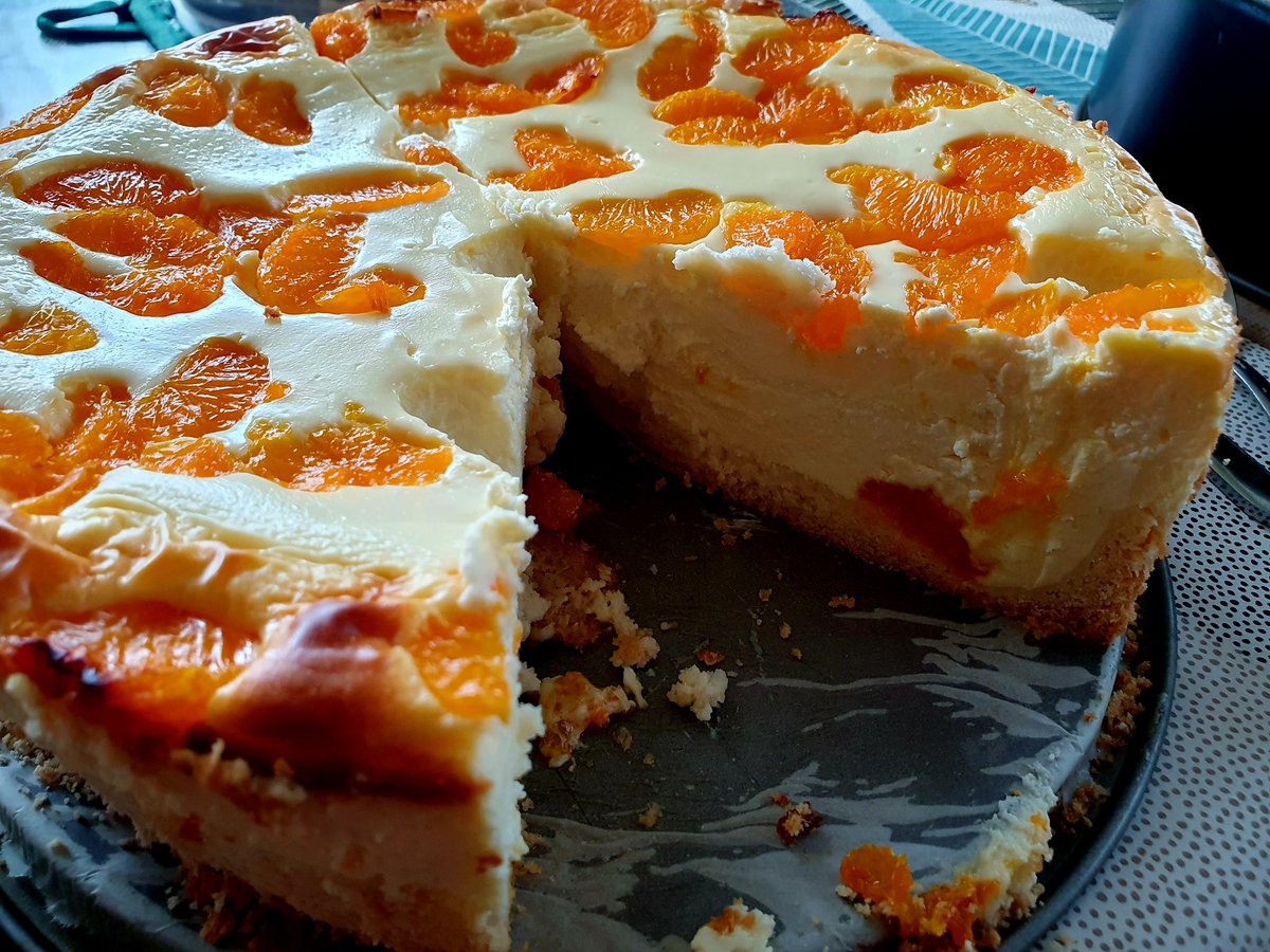TorusSwitch's tweet photo. Ein Mandarinen Käsekuchen soll euch heute den Tag versüßen. 😊
Guten Morgen ☕
#Backtorus https://t.co/0vSb4uc892
