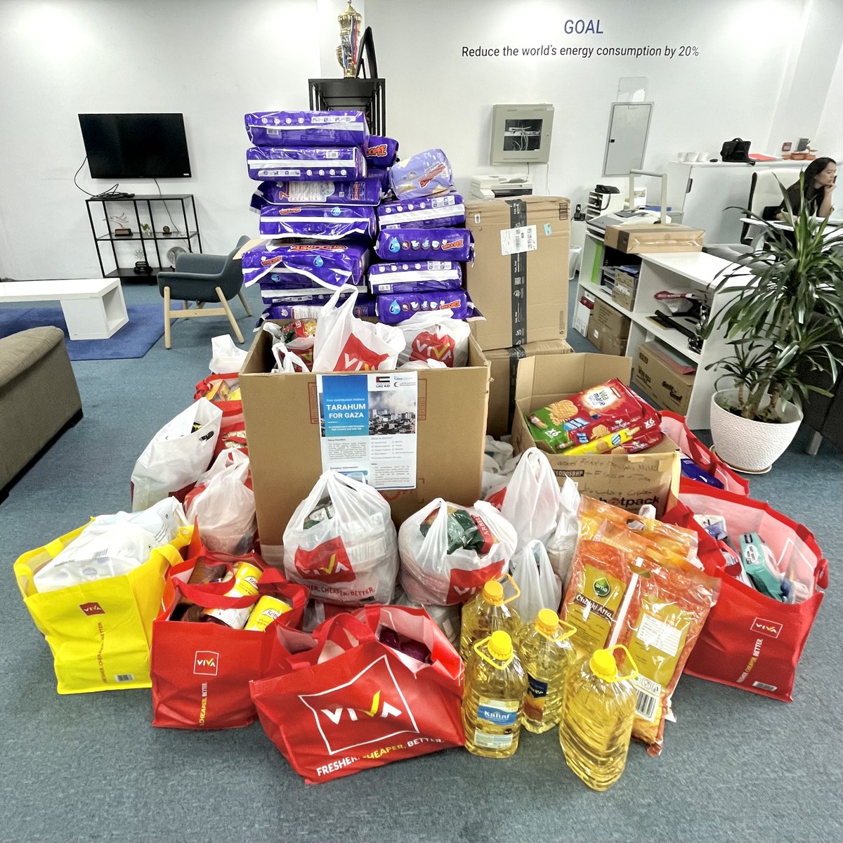 takasolutions's tweet photo. In solidarity and support of those affected by the conflict in Gaza, our Taka Solutions team stepped up to make an impact. 

Through @emiratesrc humanitarian mission - Tarahum for Gaza, the team contributed essential items such as food, kid's care items, hygiene products, &amp; more. https://t.co/si5f2bq34u