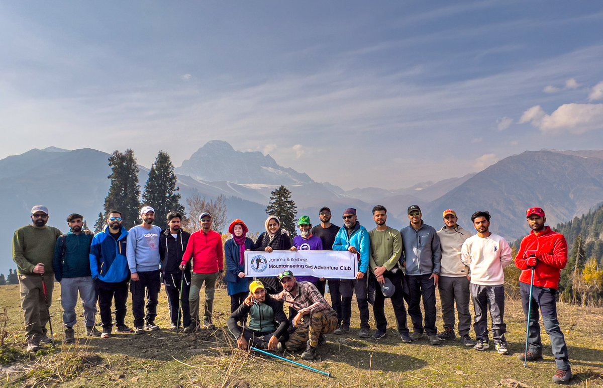 jkmaclub's tweet photo. AS WE JOURNEY THROUGH
LIFE'S HIKING ADVENTURES
WE GATHER STORIES AND MEMORIES
THAT MAKE OUR LIVES
TRULY RICH AND MEANINGFUL.
#jkmacsundaytreks #adventure #jkmac #hiking https://t.co/Fp1quOO5lO