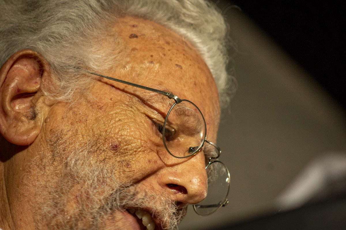 👉 somoselmedio.com/fallece-el-fil…

Este domingo a los 89 años de edad, falleció Enrique Dussel Ambrosini, uno de los padres de la Filosofía de la Liberación.

Comparto algunas de las fotografías que le tome durante su paso por la #UACM.