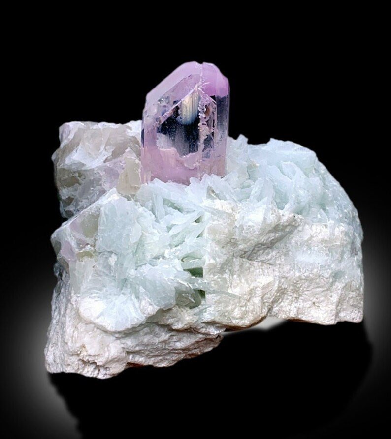 MineralParadise's tweet photo. https://t.co/lYdKArMnTm

#kunzite #kunzites #kunzitecrystal #pinkkunzite #kunzitespecimen #kunzitestone #crystals #crystallovers #minerals #mineralsparadise #mineralspecimen #geology #geologyrocks #gems #gemstones https://t.co/d73nhfSpYD