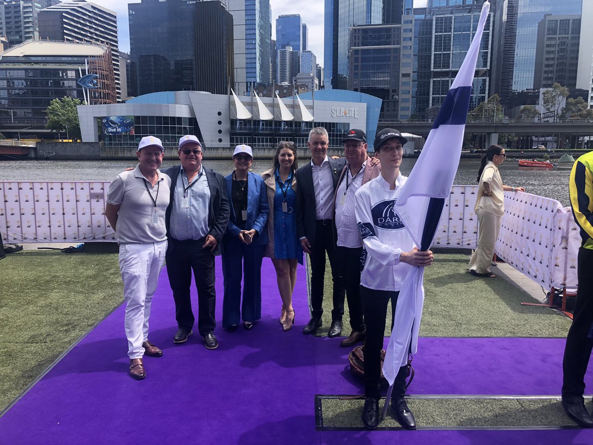 mcsmithracing's tweet image. It’s Melbourne Cup Eve 🏆

The finishing touches are complete, roll on 3pm tomorrow! 

Great to catch up with True Marvel’s owners and connections @Darby_Racing this afternoon along with “Aussie” @TomMarquand and Damien Oliver! 

#TrueMarvel
#TeamMCS