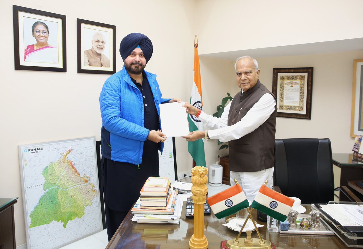 sherryontopp's tweet photo. Appraised The Hon’ble Governor on the “Plundering Mafia” which is bleeding Punjab’s exchequer…… “Blatant Betrayal” of Punjab by the “AAP Government”…… Their loot and greed propelling the backtracking from the promised excise and sand corporation….. The Figures evidently show the blatant corruption of Aam Aadmi Party !! 

The Man who referred to previous governments as “Ali Baba - 40 Chor” is now firmly operating as “Ali Baba of The Same System” !!