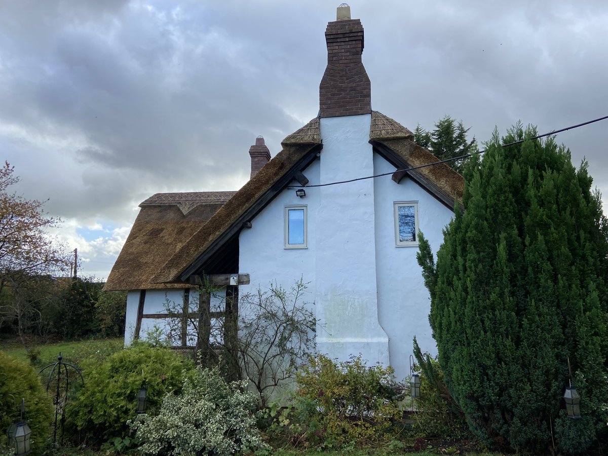masterthatcher2's tweet photo. Cottage at #Comberbach #Cheshire complete. This one was re-thatched by Rafal, Daniel and Michal. #Thatching. https://t.co/UbnQLXYGzx