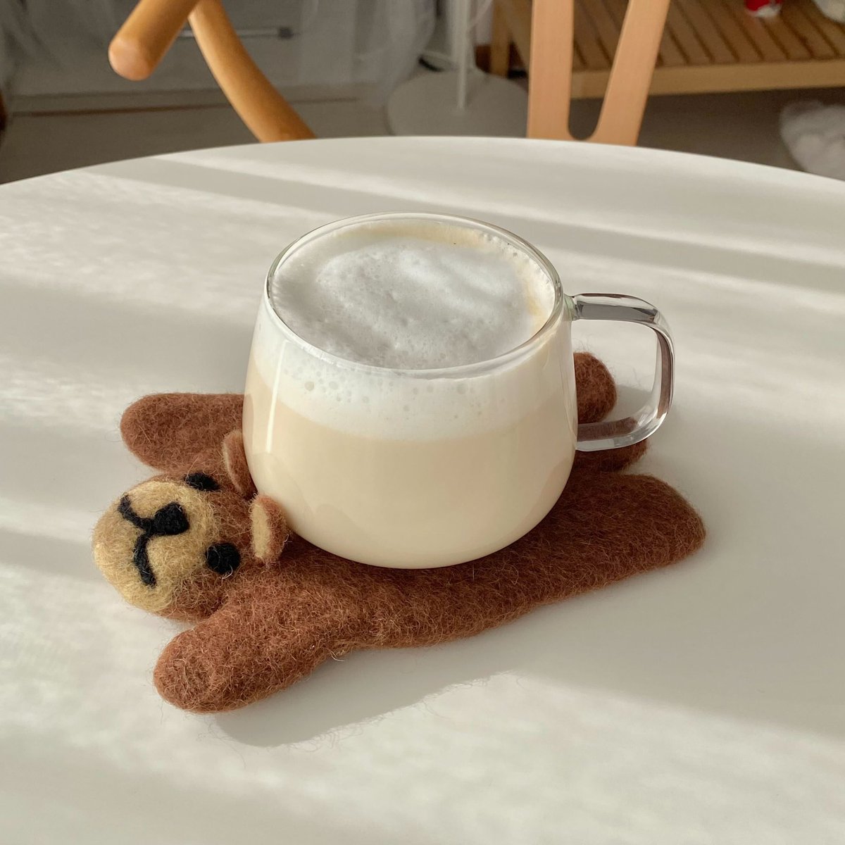 sucle_'s tweet photo. スタバのジョイフルメドレーの茶葉で、簡単にお店の味を再現できる方法見つけた！

少量のお湯とティーバッグを入れて30秒レンジでチン、ミルクをたっぷり入れて再び1分ちょっとチンするだけ！お好みでミルクフォームをいれるとさらにおいしい◎

お店の味すぎる、贅沢なきもち… https://t.co/EzzqrkuW1H
