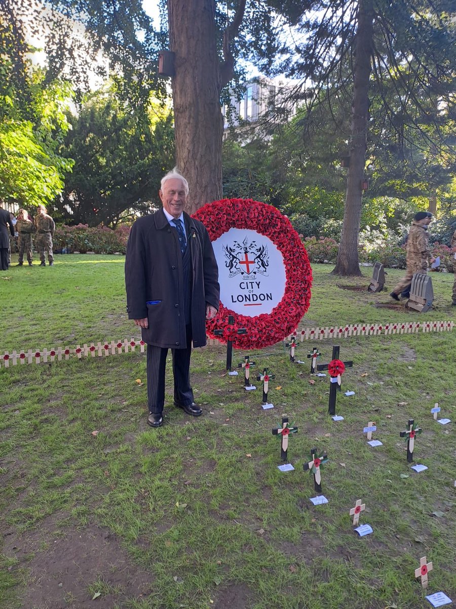 Our Master, Michael Foulkes is pictured at the Garden of Remembrance @StPaulsLondon today. #Remembrance #LestWeForget