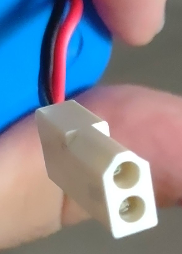 marioh_d's tweet photo. Alguém sabe qual o nome desse plug de bateria? https://t.co/db3eAd2ARM