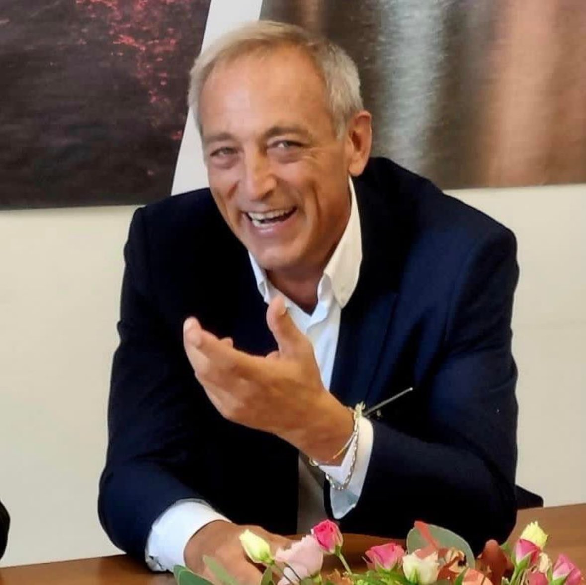 antoluciani69's tweet photo. #elezioniregionali #abruzzo #listacivica #marsiliopresidente #chieti Ci sarò con l’entusiasmo che mi state regalando. 3332434624 è il mio numero da 12 anni, basta un whatsapp, ci sono e ci sarò. https://t.co/j5NJHX9gyA