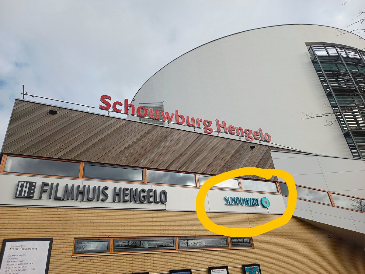 SP_Hengelo's tweet photo. Quizvraag voor Hengelo. Wat is volgens @gemeentehengelo in het kader van een fraaie binnenstad wél en wat is níet toegestaan? https://t.co/dBbwvNx3ly