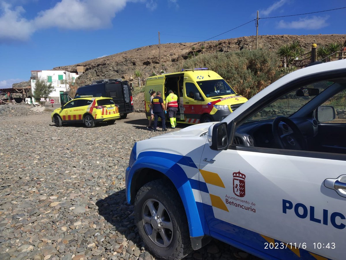 🚨INFORMACIÓN 🚨 Varón alemán de 38 años, asistido y evacuado, tras ser arrastrado por una ola 🌊, en Aguas Verdes, Betancuria.