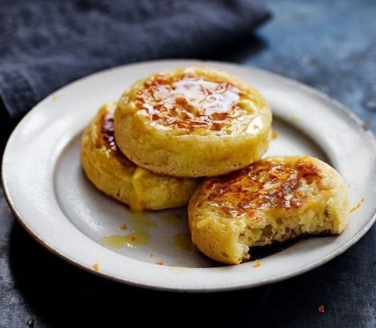 theguide_uk's tweet photo. From crumpets @deliciousmag to everyday loaves, eschew processed, plastic-wrapped basics and make your own. Here's how #kitchenbasics #howto #recipe https://t.co/ZvoFccfWFl https://t.co/imnFq3620t