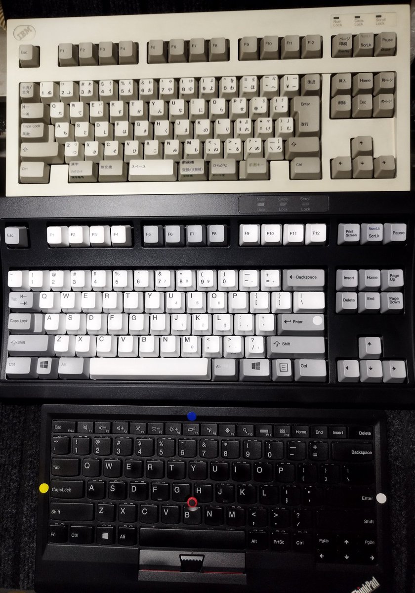 Oodama_HUGE_g's tweet photo. 受け継がれるIBMの血族。上から:日本語キーボードの原器として有名な5576 KEYBOARD-3、UNICOMP SSK、TrackPoint Keyboard KT-1255。それぞれのPCに接続されて日々、大活躍中。#keyboard #キーボード #ibm #backlingspring #trackpoint #unicomp https://t.co/W788mtMhJ9