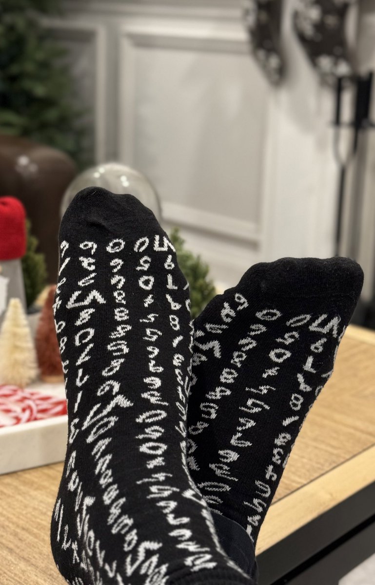 Love my MNIST socks.  Thanks <a href="/V7Labs/">V7</a> !