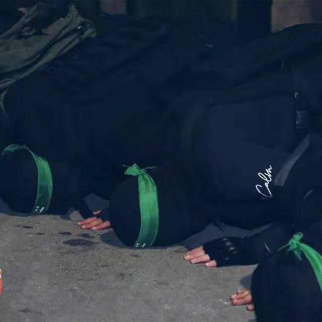 "Ey inananlar! Siz Allah'ın dinine yardım ederseniz, O da size yardım eder, ayaklarınızı savaşta sabit kılar."

(Muhammed suresi 7. Ayet)

Allah doğru söyledi. #Elkassamtugayları