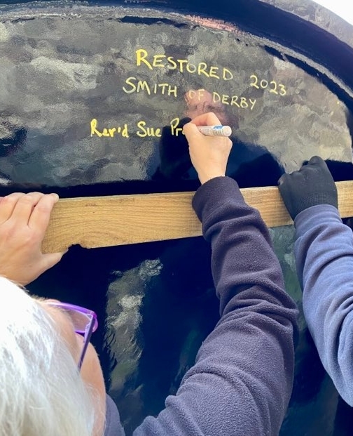 SmithofDerby's tweet image. A great installation job by Joe, Jason and Michael, who abseiled up and down #StCadocsChurch Tower, Caerleon, to refit the #clockdials, which we restored with great care at our Derby Works.⁠

2nd photo: Rev'd Sue Pratten adds her name to be hidden for hopefully many decades!