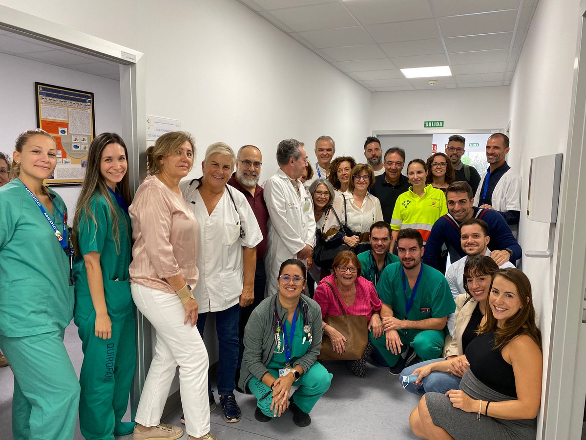 SanidadGobCan's tweet photo. 📸El Hospital Universitario Nuestra Señora de Candelaria inaugura el aula de formación del servicio de Urgencias, 'Aula doctora Isabel Rodríguez Palmero', en honor a una facultativa del centro fallecida hace tres años. https://t.co/fXRKrwi0Ax