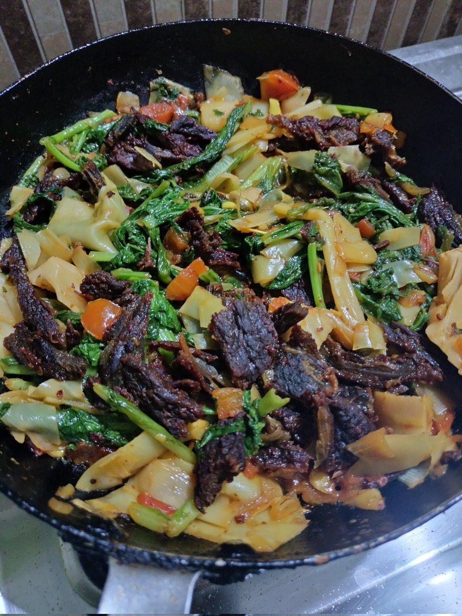 sayan_deori's tweet photo. Shallow fried some buff sukhuti (smoked meat) with lai patta and fermented bamboo shoots for dinner yesterday. Flavours and taste that feels safe and homely.
#sukhuti
#selfcooked https://t.co/yqqguATFFu
