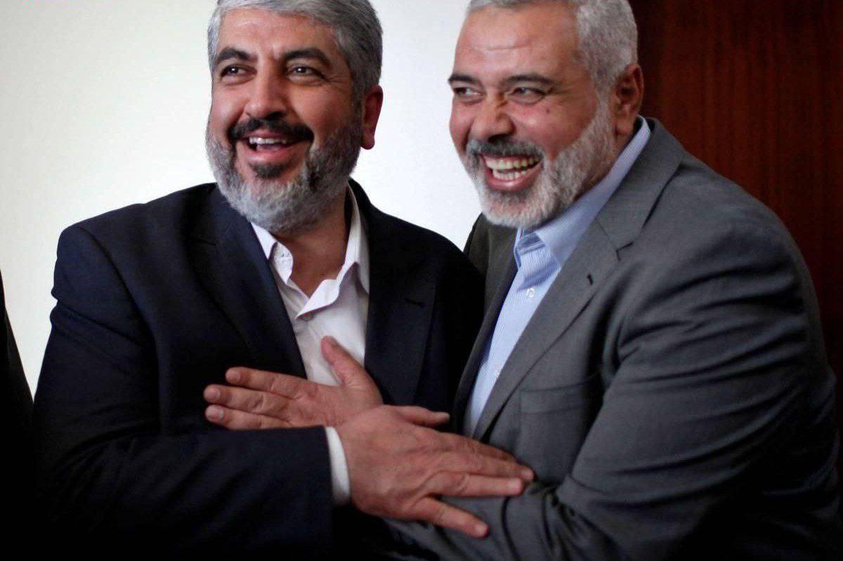 darushmemar's tweet photo. خبرنگار مصری در دوحه خطاب به اسماعیل هنیه:
نیروهای شما در غزه کشته میشوند چرا شما از ابتدای جنگ در قطر هستید؟
هنیه: اگر ما کشته بشویم چه کسی سکان هدایت جنگ را بعهده می گیرد؟
خبرنگار مصری:
اگر شما نباشید جنگی هم نخواهد بود.
منبع:cnn فارسی
#جنگ https://t.co/UV6JgrVyei