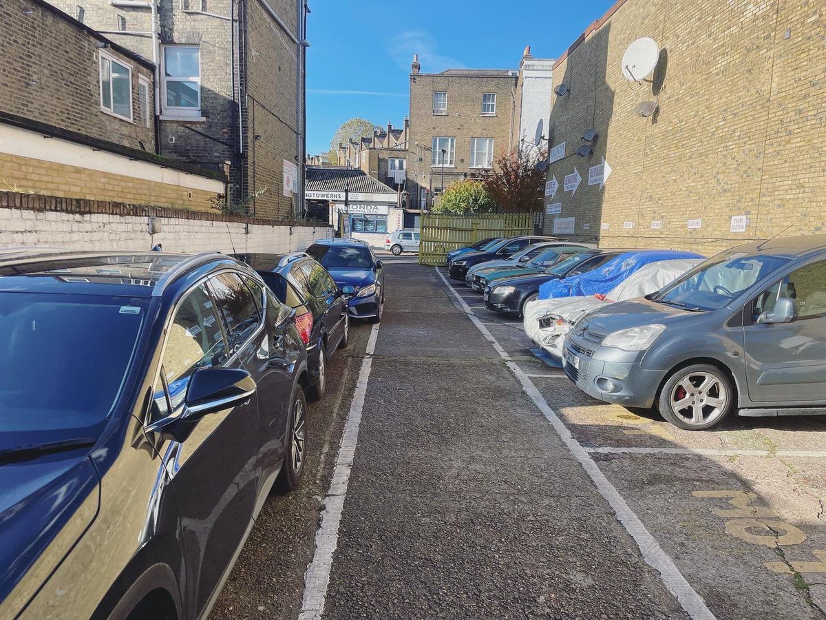 BurlingtonW3's tweet photo. It’s Monday and we’re here for all your vehicle needs! 

.

No job too big, no job too small 

.

#garage #mechanic #car #carmaintenance #class4mot #crashrepair #familyrunbusiness #actonw3 #ealing #chiswick #hammersmith #westlondon https://t.co/XPP5CYuG9S