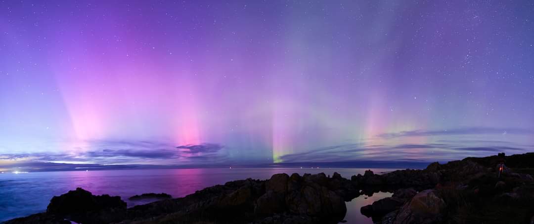 8 shot pano of the Aurora over the Moray Firth last night.
Canon 6D / Samyang 14mm F2.8, 10sec, ISO 3200.